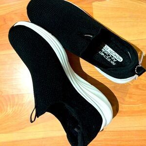 Ladies’ sketchers - brand new with tags. Size 8.5.